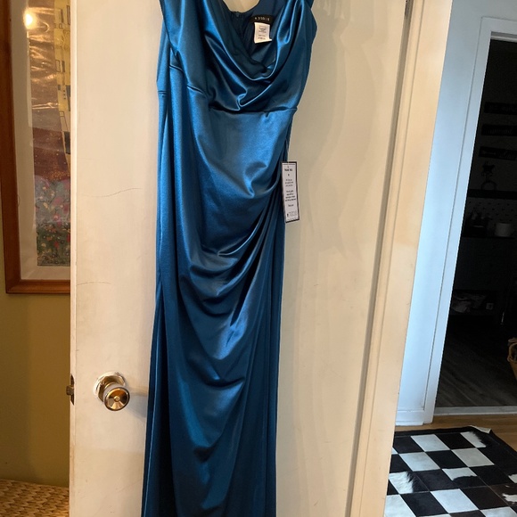 Prom dress - Picture 1 of 1